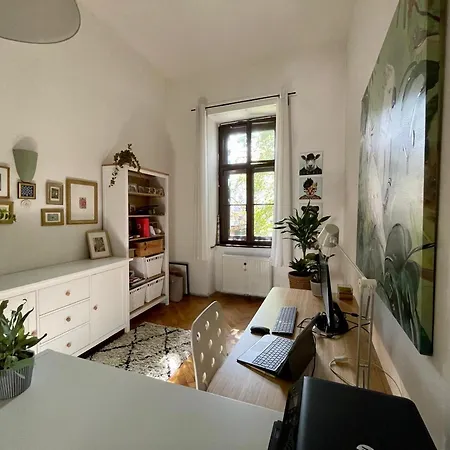 Feels Like Apartment