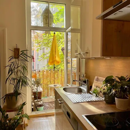 Feels Like Apartment